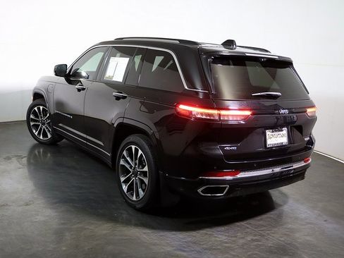 Used 2022 Jeep Grand Cherokee Overland w/ Luxury Tech Group IV image 2