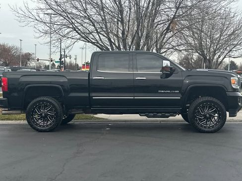 Used 2019 GMC Sierra 2500 Denali w/ Duramax Plus Package image 8