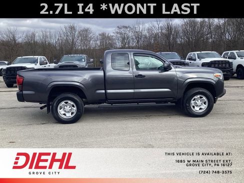 Used 2022 Toyota Tacoma SR image 8