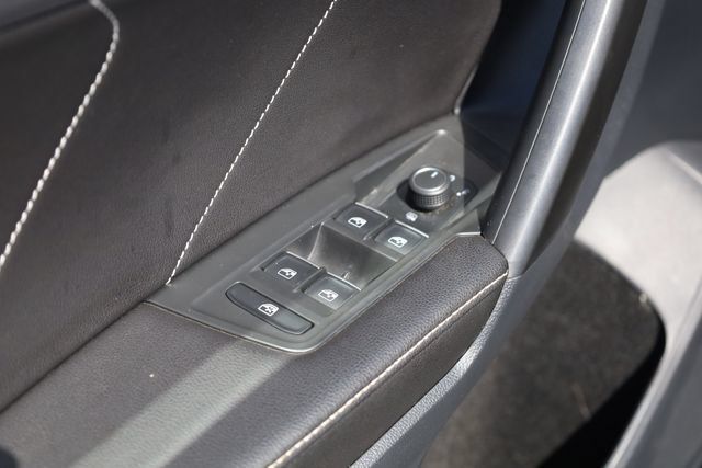 Used 2023 Volkswagen Tiguan SE w/ Panoramic Sunroof Package FWD image 14