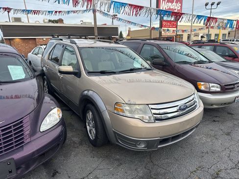 Used 2008 Ford Taurus X SEL image 2