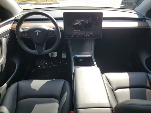 Used 2024 Tesla Model Y Performance image 17