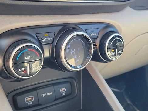 Certified 2023 Hyundai Venue SEL image 26