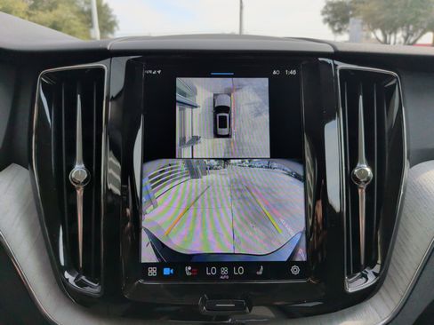 Used 2025 Volvo XC60 B5 Plus image 25