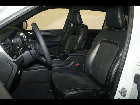 Used 2023 Jeep Grand Cherokee L Laredo image 24