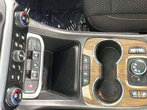 Used 2023 GMC Acadia SLE w/ Driver Convenience Package image 32