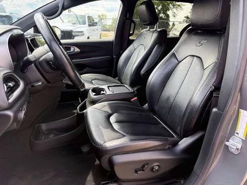 Used 2022 Chrysler Pacifica Touring-L w/ S Appearance Package AWD/4WD image 18
