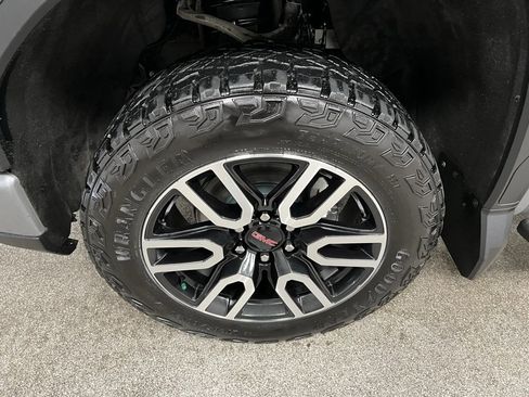 Used 2024 GMC Sierra 1500 AT4 image 18