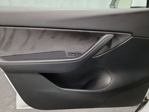 Used 2021 Tesla Model Y Performance image 24