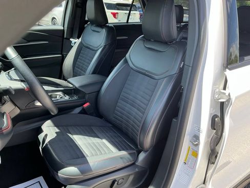 Used 2025 Ford Explorer ST-Line w/ ST-Line Street Pack AWD/4WD image 32