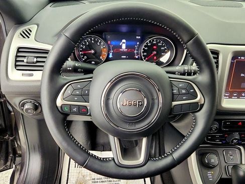 Used 2021 Jeep Compass Latitude w/ Sun and Sound Group AWD/4WD image 14