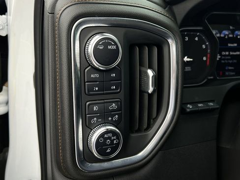 Used 2022 GMC Sierra 1500 AT4 w/ AT4 Premium Package AWD/4WD image 15