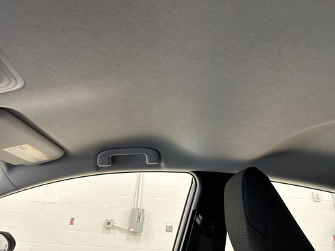 Used 2018 Toyota Prius Three image 28