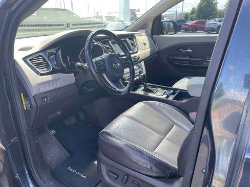 Used 2016 Kia Sedona SX Limited FWD image 9