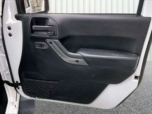 Used 2018 Jeep Wrangler Unlimited Sahara AWD/4WD image 29