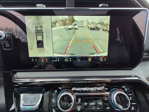 Used 2024 GMC Sierra 1500 AT4 w/ AT4 Premium Package image 16