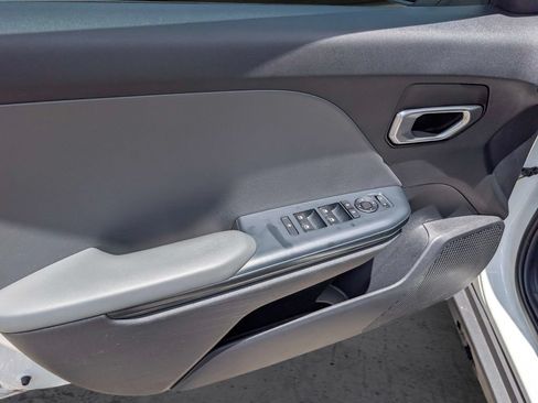 Used 2025 Kia K4 FWD image 9