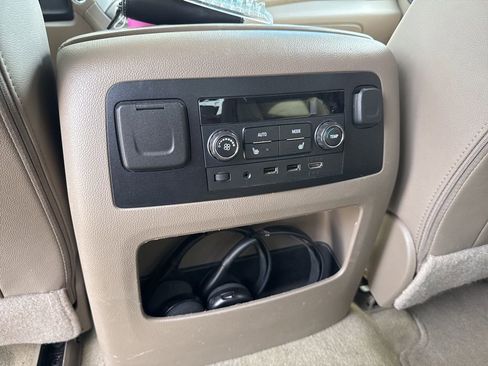 Used 2018 GMC Yukon SLT w/ Premium Edition AWD/4WD image 13