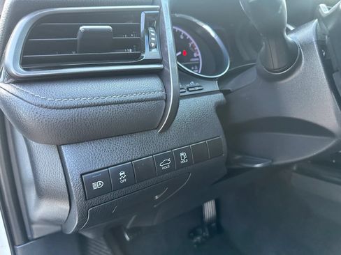 Used 2019 Toyota Camry SE FWD image 13