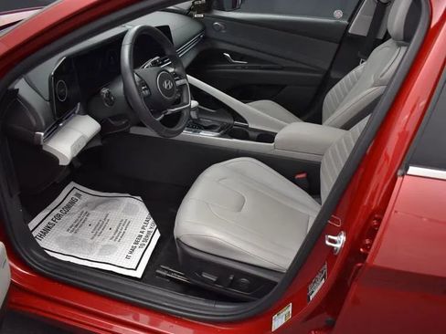Used 2025 Hyundai Elantra Limited image 14