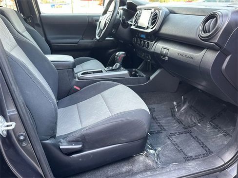 Used 2021 Toyota Tacoma TRD Sport w/ Technology Package image 11