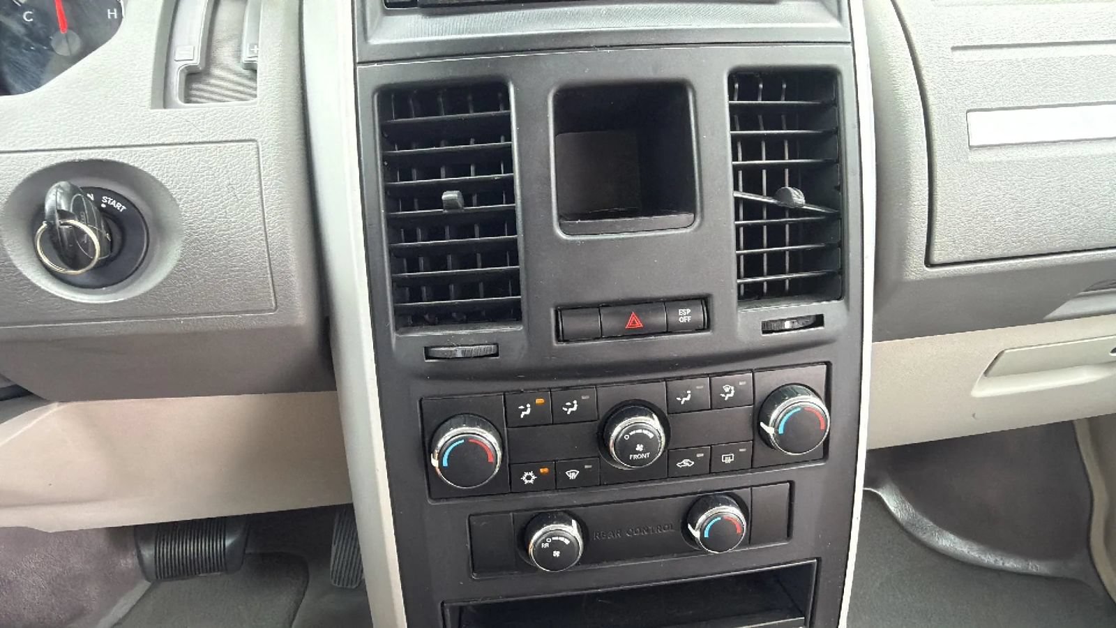 Used 2010 Dodge Grand Caravan SE w/ Climate Group FWD image 35