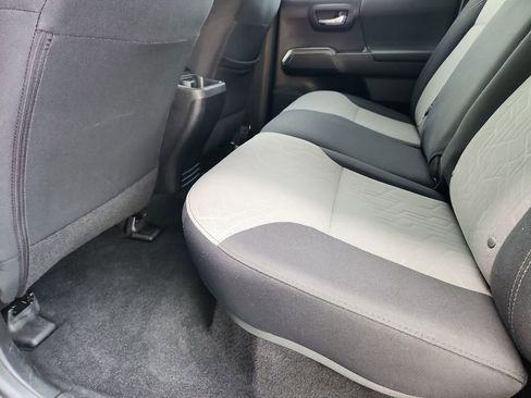 Used 2020 Toyota Tacoma TRD Off-Road image 33