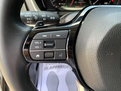 Used 2025 Honda Pilot EX-L image 19