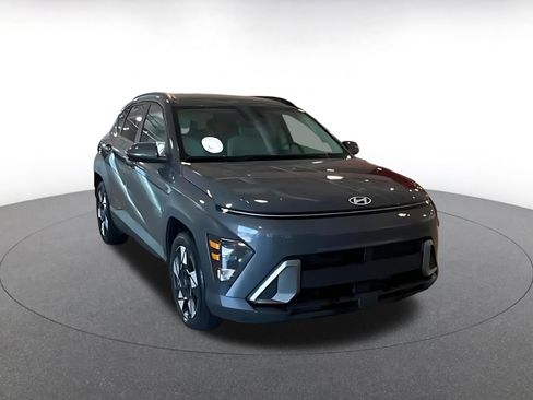 Used 2025 Hyundai Kona SEL image 3