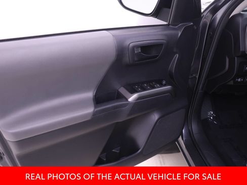 Used 2022 Toyota Tacoma SR5 AWD/4WD image 9