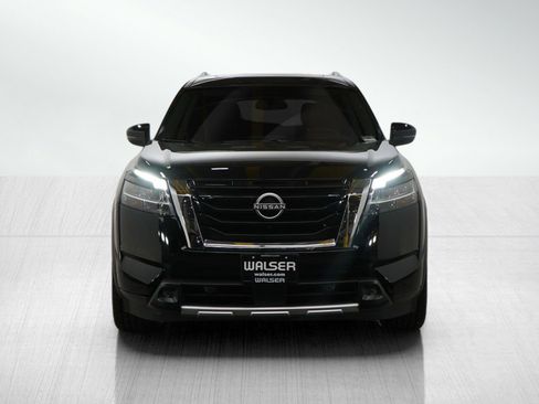 Used 2022 Nissan Pathfinder Platinum w/ Cargo Package image 8