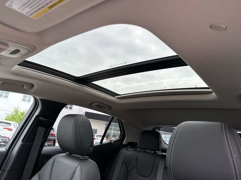 Used 2023 Buick Encore GX Essence w/ Experience Buick Package FWD image 18