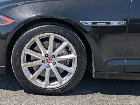 Used 2019 Jaguar XJ R-Sport AWD/4WD image 9