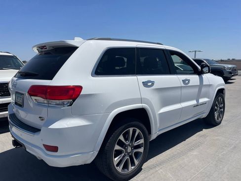 Used 2018 Jeep Grand Cherokee Overland AWD/4WD image 2
