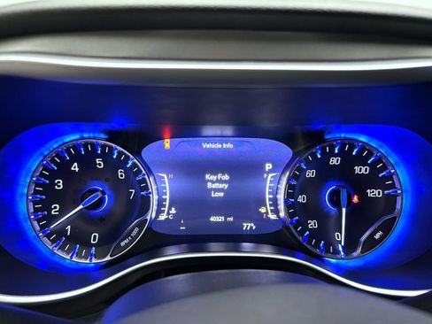 Used 2022 Chrysler Pacifica Touring-L FWD image 11