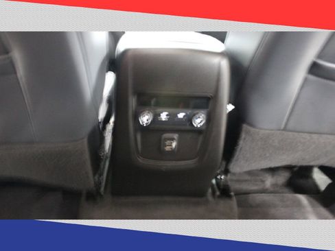 Used 2019 Buick Enclave Essence image 23