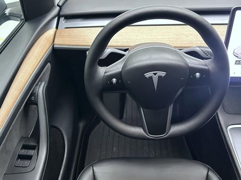 Used 2024 Tesla Model Y Performance image 12