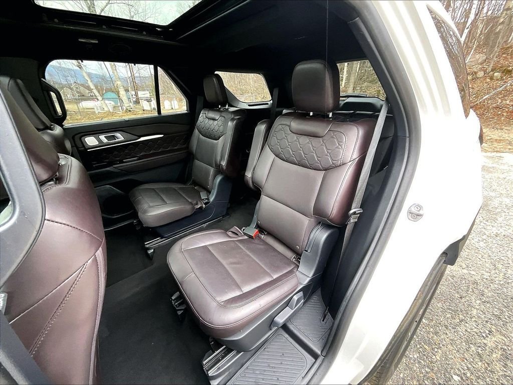Used 2025 Ford Explorer Platinum w/ Ultimate Package AWD/4WD image 15