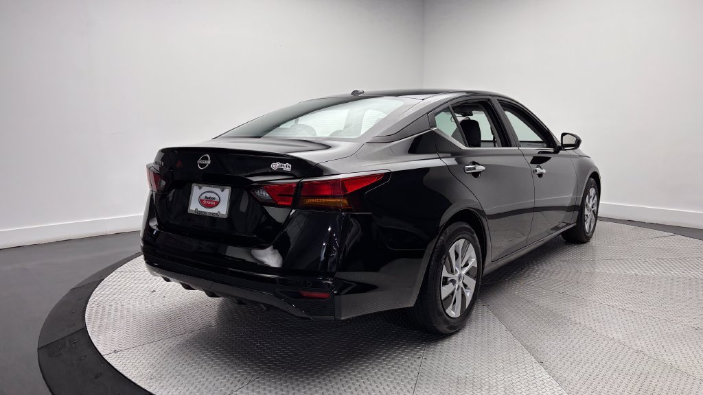 Used 2025 Nissan Altima 2.5 S FWD image 35
