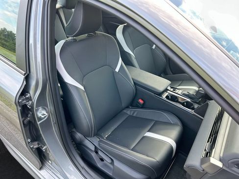 Used 2026 Toyota Camry SE FWD image 32