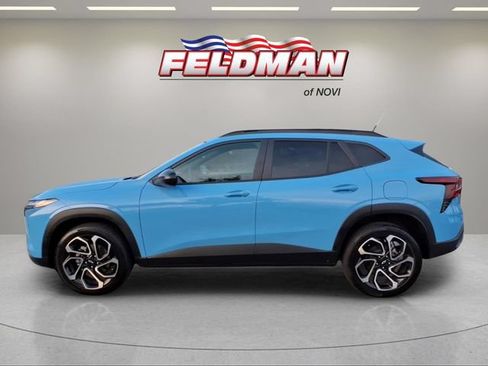 Used 2024 Chevrolet Trax RS w/ Driver Confidence Package FWD image 2