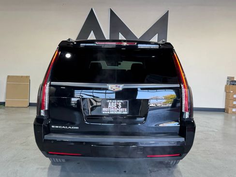 Used 2020 Cadillac Escalade ESV 2WD image 6