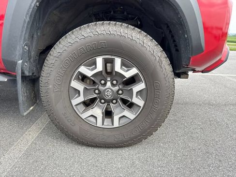 Used 2019 Toyota Tacoma TRD Off-Road AWD/4WD image 11