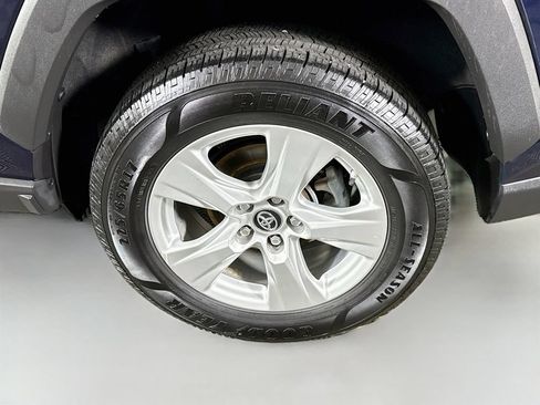 Used 2019 Toyota RAV4 XLE w/ Convenience Package FWD image 33