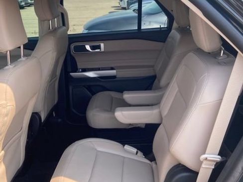 Certified 2024 Ford Explorer XLT w/ Equipment Group 202A AWD/4WD image 6