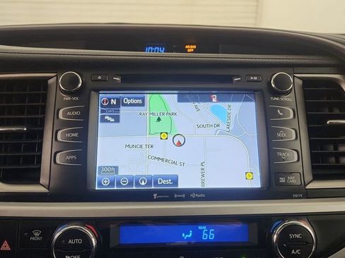 Used 2018 Toyota Highlander XLE image 22