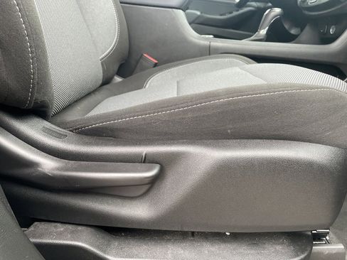 Used 2020 Chevrolet Traverse LT image 13