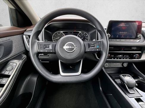 Used 2023 Nissan Rogue SV FWD image 7