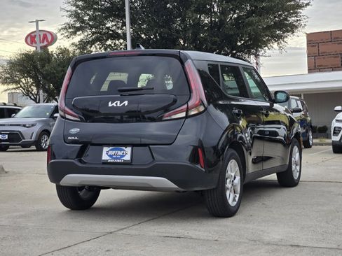 Certified 2025 Kia Soul LX image 8