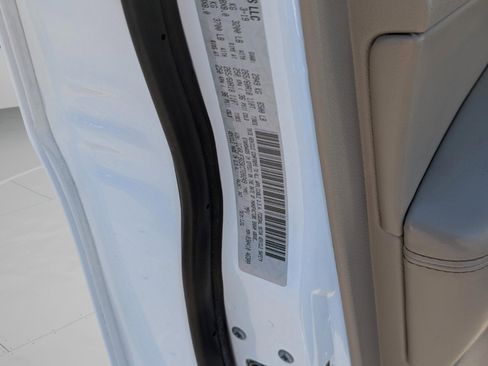 Used 2019 Jeep Grand Cherokee Limited image 32